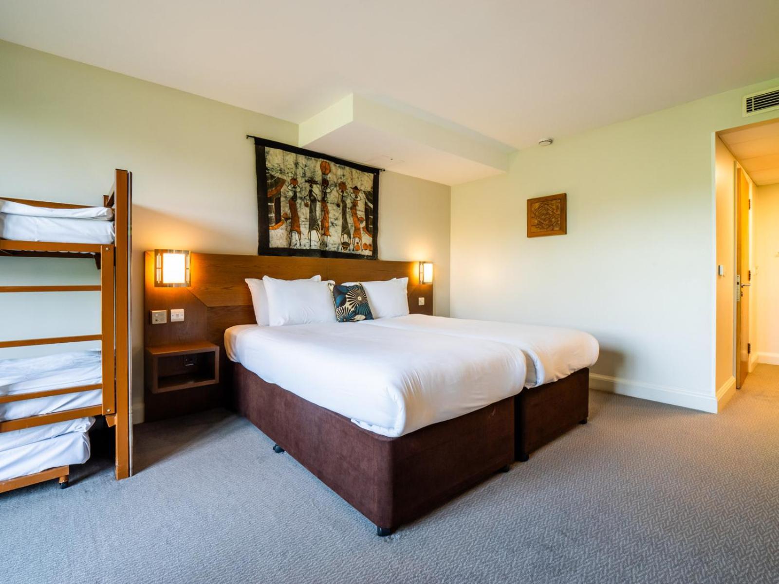 Chessington Safari Hotel Extérieur photo