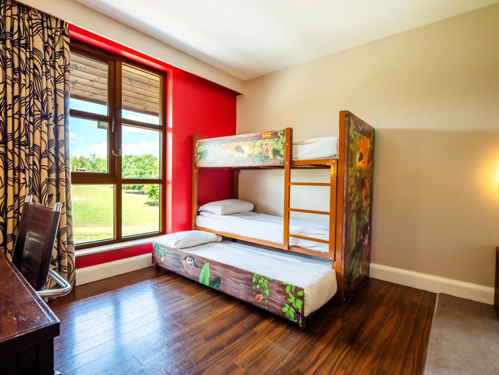 Chessington Safari Hotel Extérieur photo