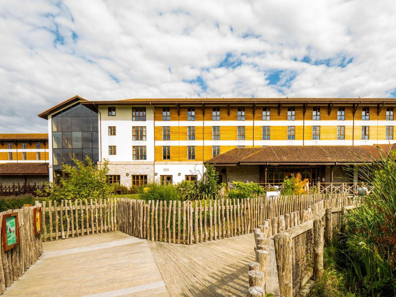 Chessington Safari Hotel Extérieur photo
